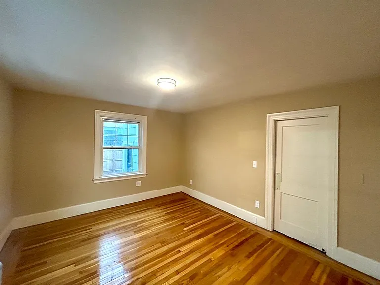 555 Lloyd Ave — Photo 5