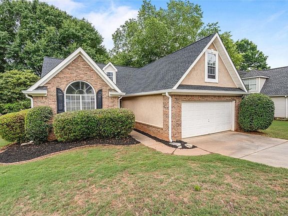 2nd image of 137 Pecan Cres