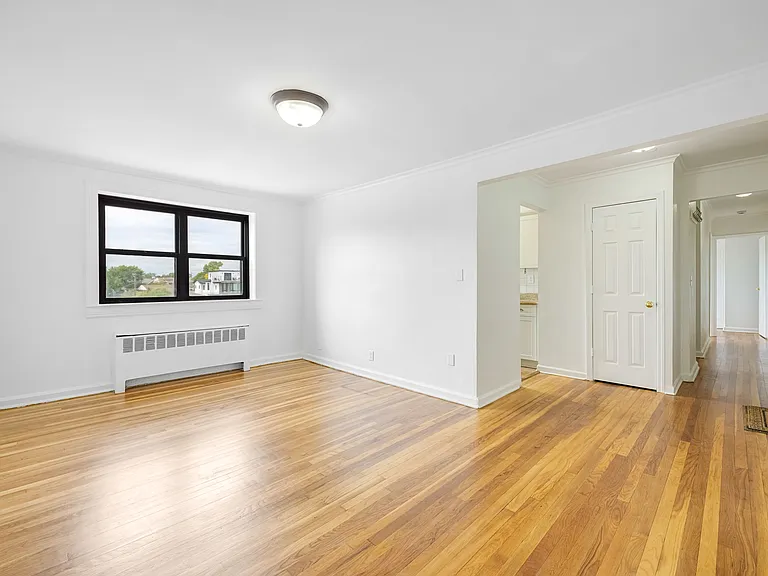2335 Hudson Ter #D6 — Photo 6