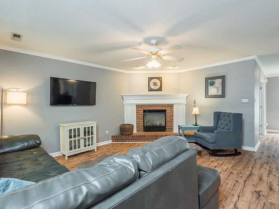 4th image of 1523 Silverdale Ln