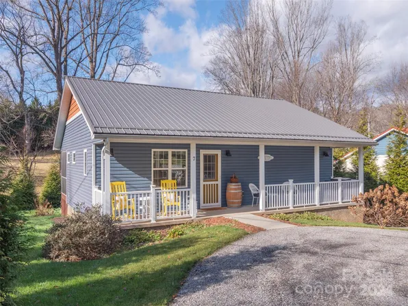 7 Deborah Ln, Waynesville, NC 28786