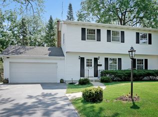 607 Myrtlewood Ln, Wheaton, IL 60187