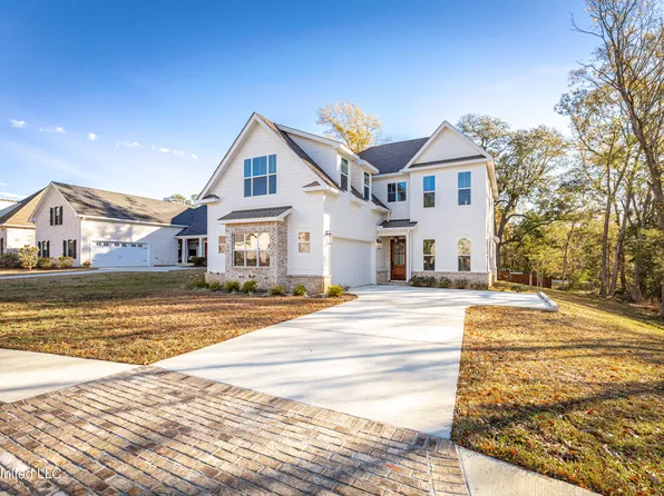 208 Bluff Cv, Ocean Springs, MS 39564