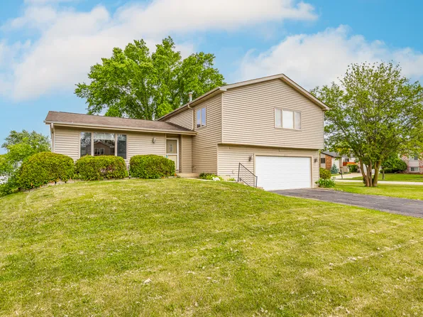 977 E Castlewood Ln, Bartlett, IL 60103