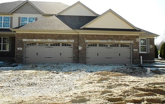 1st image of 724 E Oliviabrook Dr