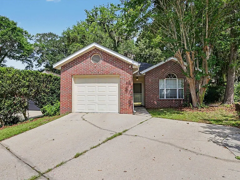2576 Yarmouth Ln — Photo 3