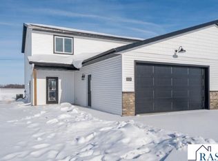 3120 Scotch Ln, Mankato, MN 56001