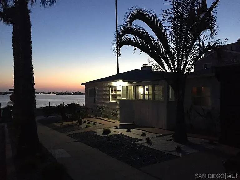 3403 Riviera Dr — Photo 6