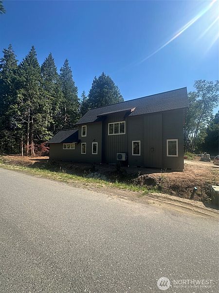 3rd image of 4164 Red Cedar Rd