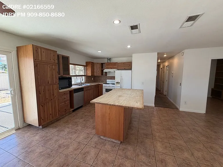 4725 Francis Ave — Photo 3