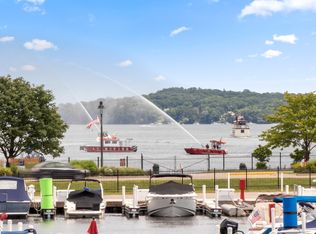 12 Abbey Villa Cir #G, Fontana, WI 53125