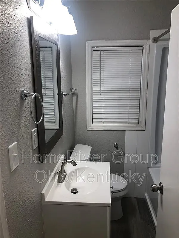 2 bed, 1.0 bath, 907 sqft, $1,275 — Photo 4