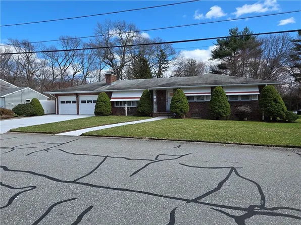 66 Scenic Dr, Warwick, RI 02886