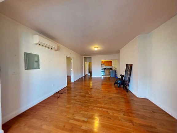 3rd image of 807 Saint Paul St APT 1B