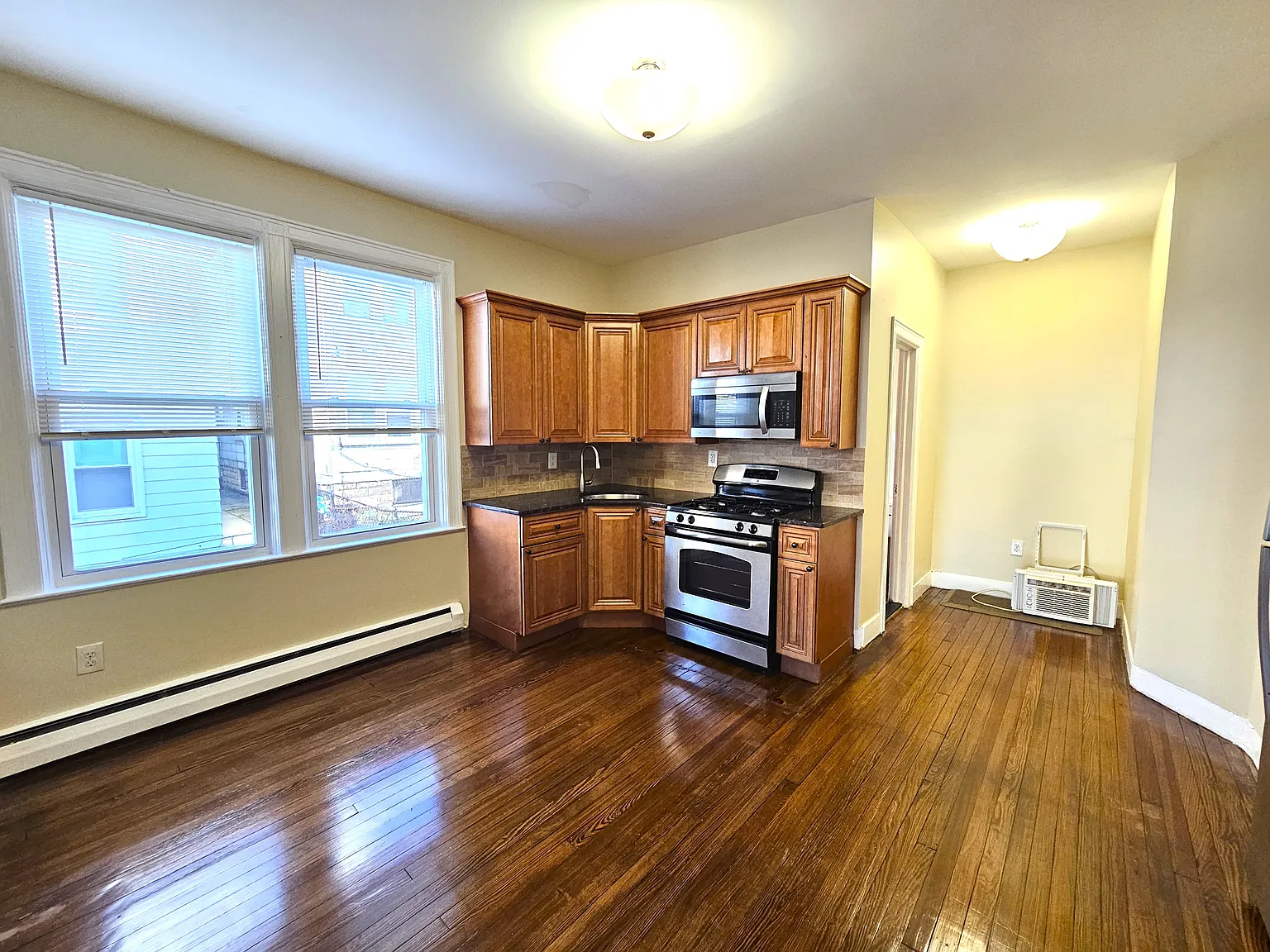 16 E 31st St — Photo 3