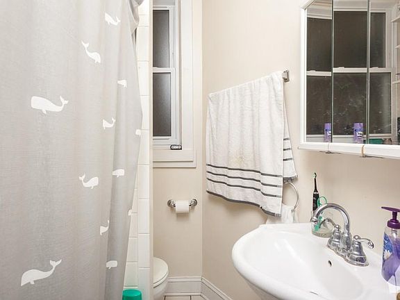 3rd image of 3410 N Halsted St #207