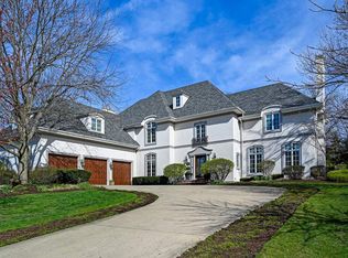 9 Hidden Lake Dr, Burr Ridge, IL 60527