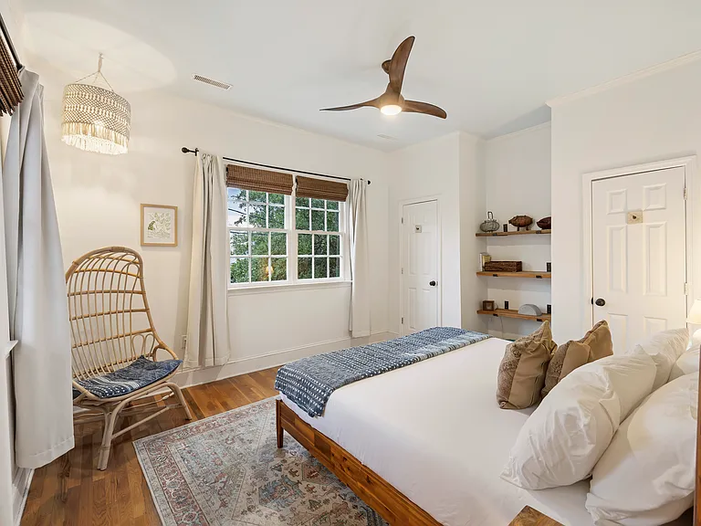 Front Bedroom (King Bed)