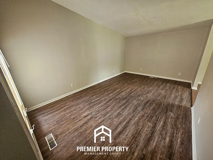 6149 Quince Rd — Photo 2