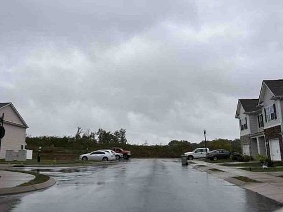 Exterior Neighborhood (street photo)