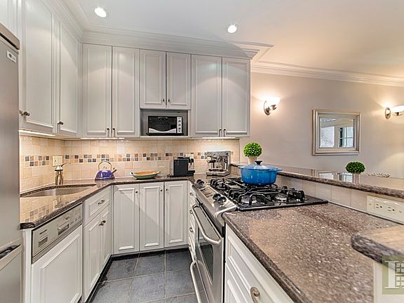 2nd image of 24 W 83rd St APT 1R