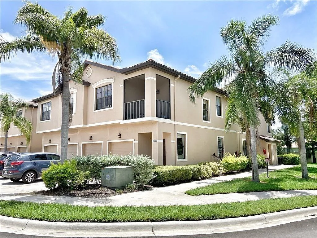 3 bed, 2.0 bath, 1210 sqft, $2,195 — Photo 1