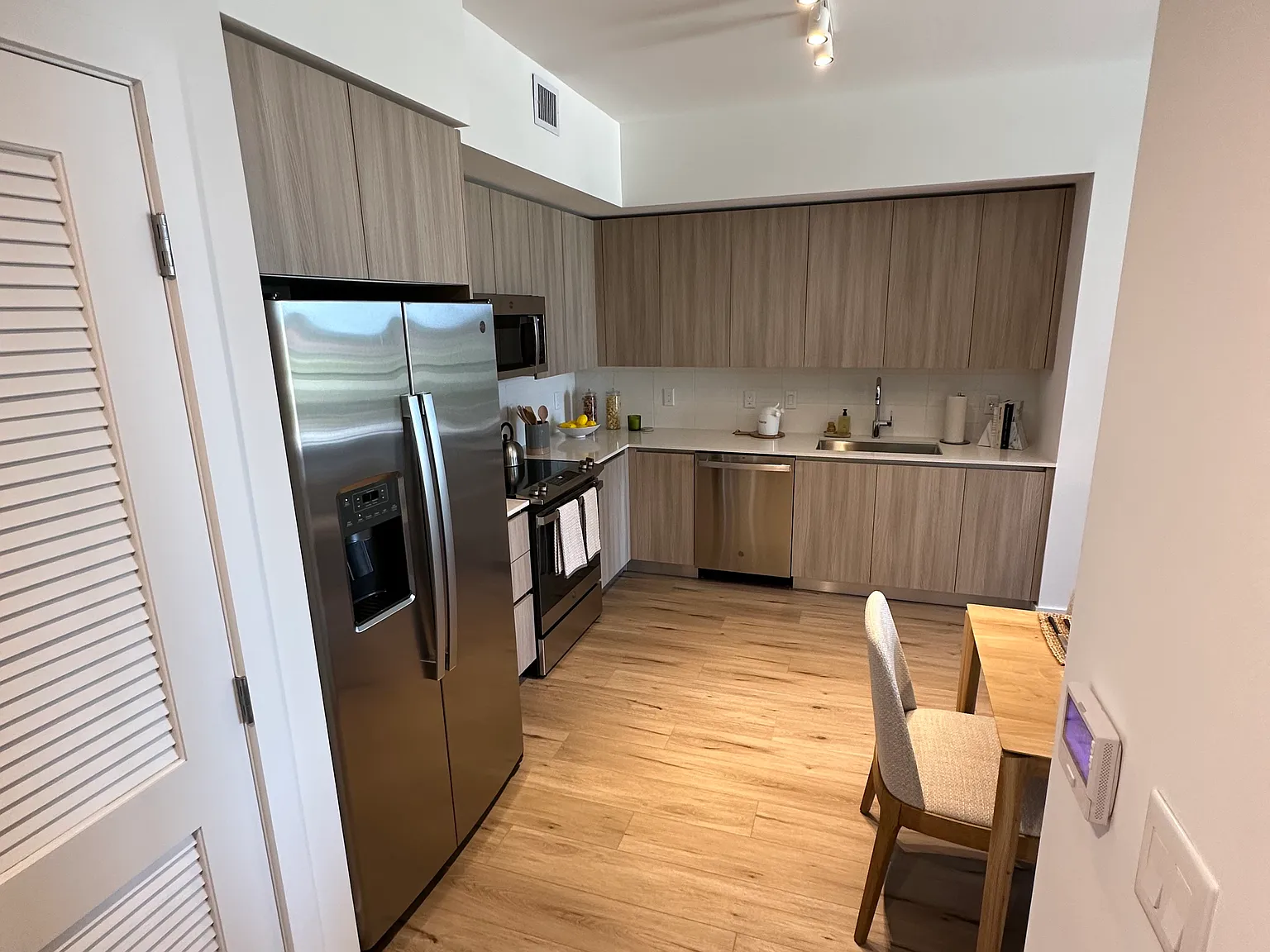 2 bed, 981 sqft, $2,480 — Photo 3