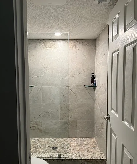 Walk-in shower (newly renovated)
