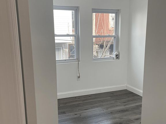 3rd image of 823 E Madison St Unit A