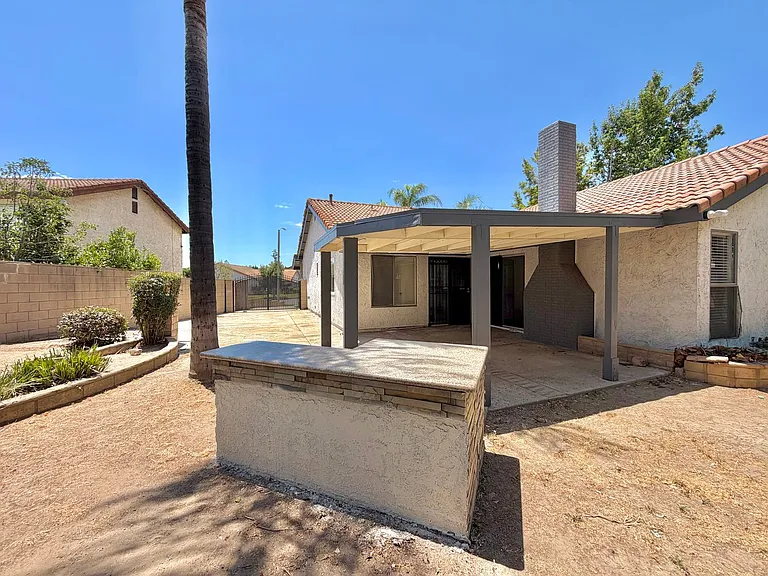 6961 Halstead Ave — Photo 15