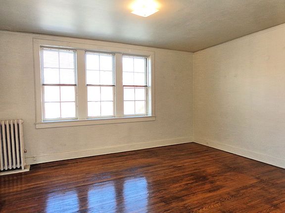 3rd image of 901-905 W Shirley Ave #B3
