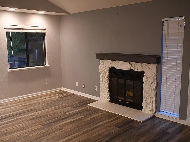 211 Compton Cir #B — Photo 3