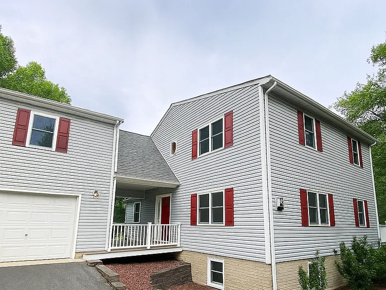 1045 Stonewood Dr — Photo 1