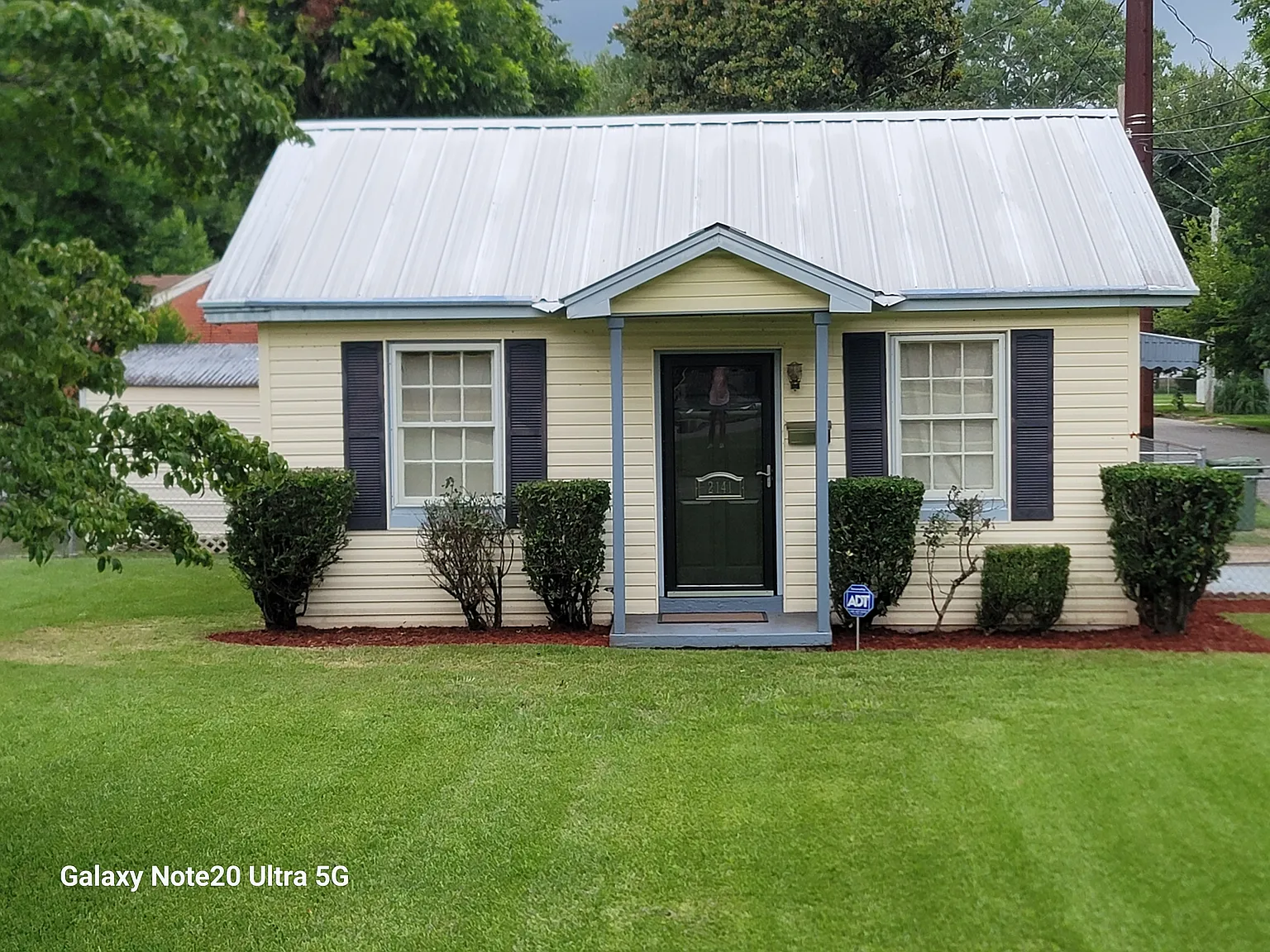 2141 Windsor Ave — Photo 1