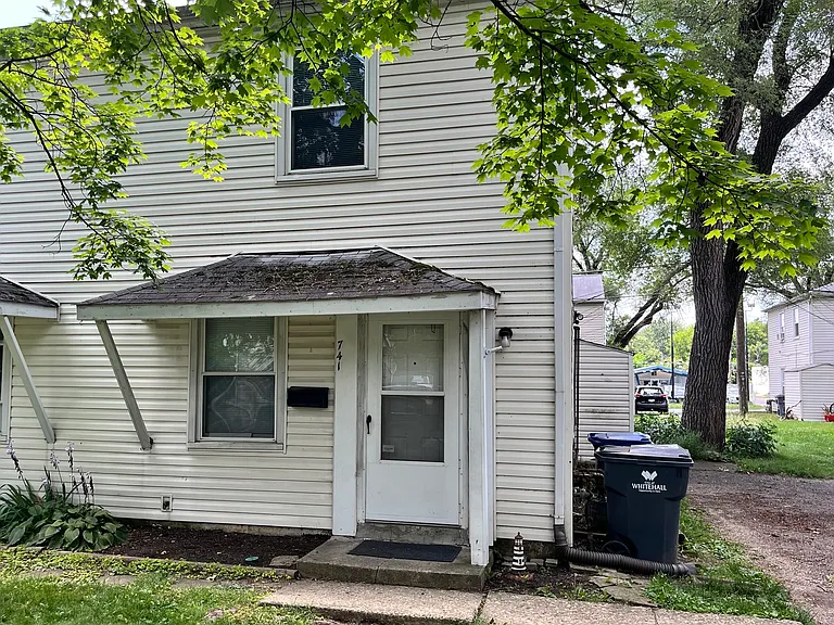 741 Valerie Ln — Photo 1