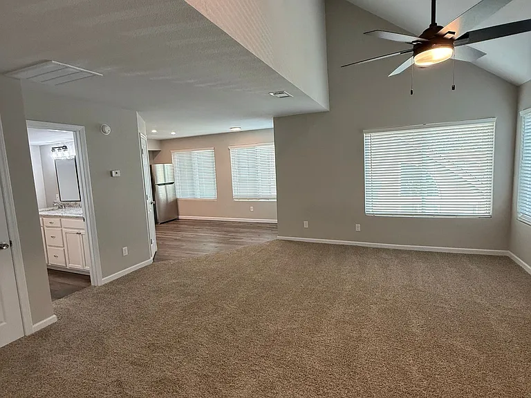 Silver Sands Apartments — Photo 11