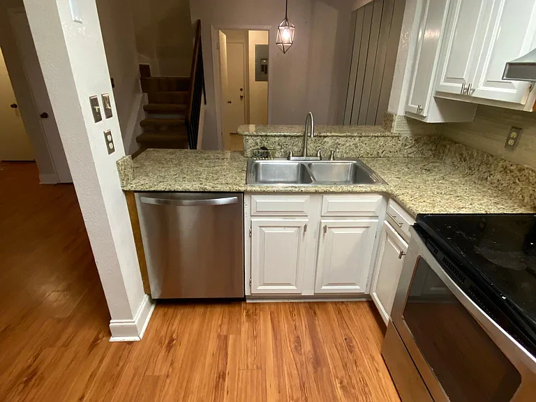 1304 E Bayou Pkwy #3C — Photo 8