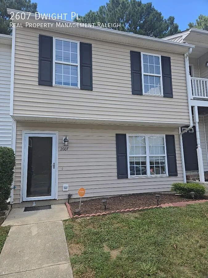 3 bed, 2.5 bath, 1207 sqft, $1,600 — Photo 1