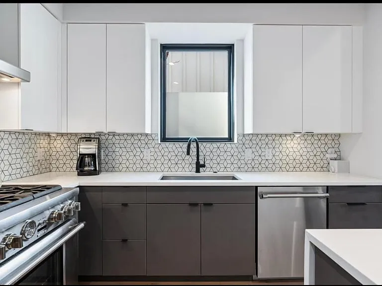 707 E Live Oak St #1 — Photo 5