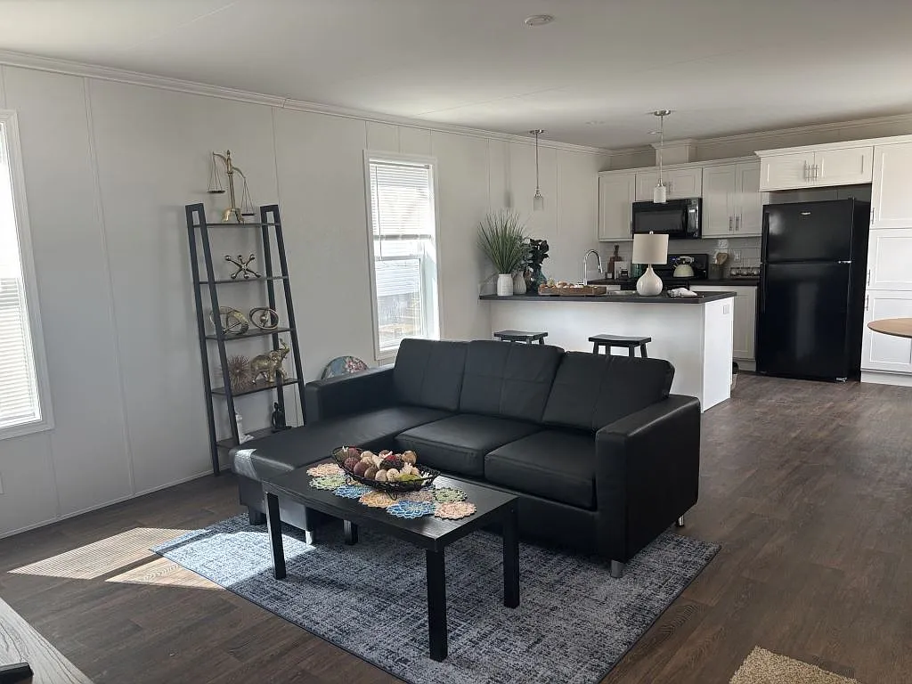 3 bed, 2.0 bath, 1216 sqft, $1,070 — Photo 1