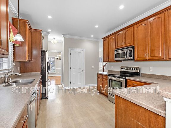 4th image of 122 Riverview Ave