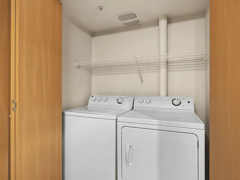 1 Bed 1 Bath Deluxe - 733 Sq Ft 1 Bed 1 Bath Deluxe - 733 Sq Ft