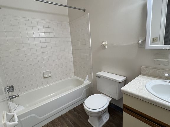 5th image of 851-855 E Washington Ave #17891245