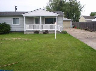 47734 Hennings Dr, New Baltimore, MI 48047