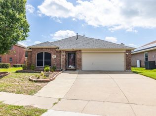 1704 Wolf Creek Dr, Arlington, TX 76018