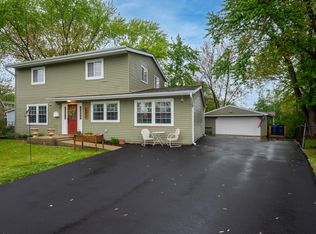 18450 W Streamwood Ct, Gurnee, IL 60031