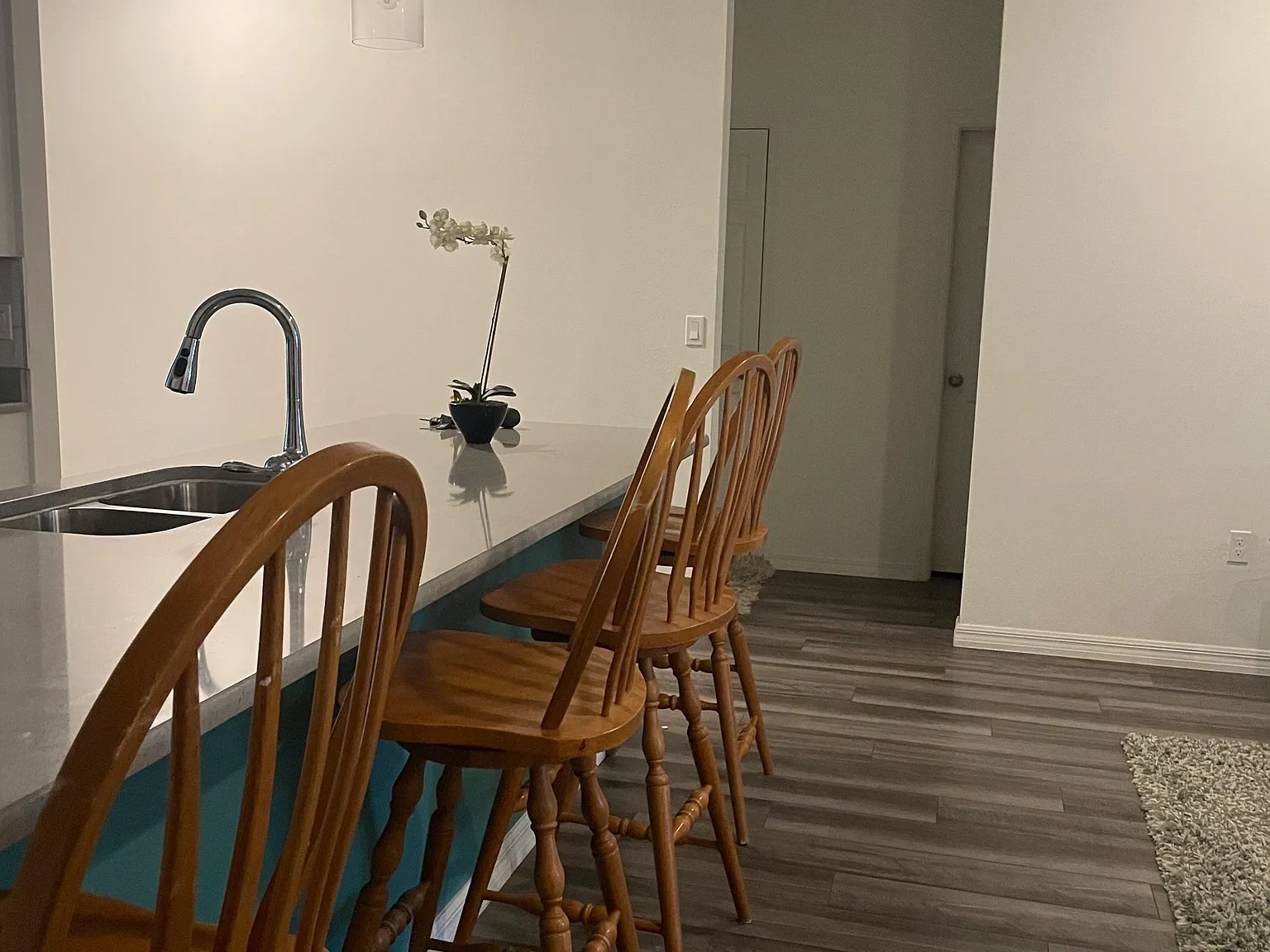 3 bed, 2.0 bath, 2400 sqft, $1,594 — Photo 3