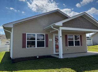 38 Volunteer Way Dr, East Flat Rock, NC 28726