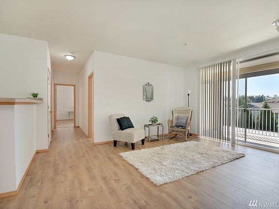 Great Room~Open Concept! Plenty of Space & Flexibility for Large Furniture. Perfect for Entertaining!