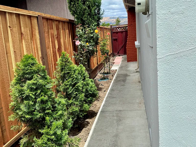 2071 Orlando Dr — Photo 35